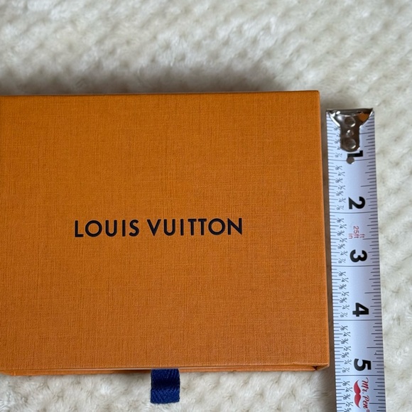 Louis Vuitton Signature Small Gift Box— Excellent Condition 🎁 - Picture 10 of 10